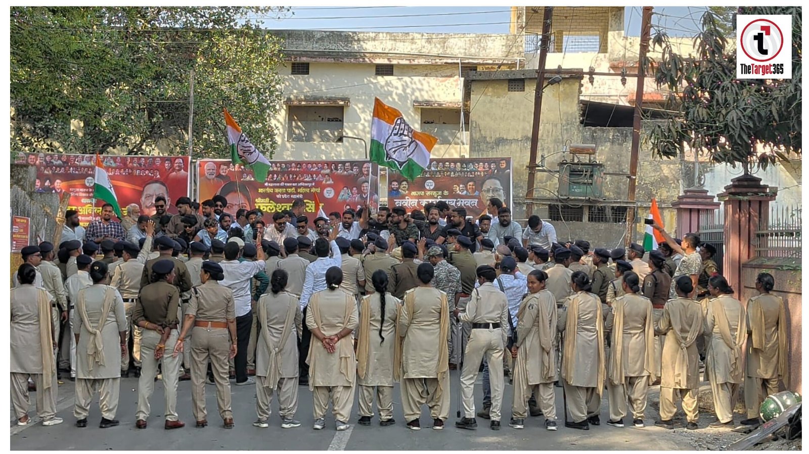 अफीम की खेती और बढ़ते नशे के कारोबार के विरोध में कांग्रेस का प्रदर्शन, भाजपा कार्यालय का सांकेतिक घेराव