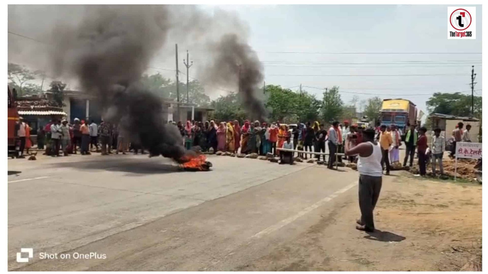 News Update : अंबिकापुर सड़क हादसे के बाद फूटा गुस्सा, NH-130 पर ग्रामीणों का चक्का जाम