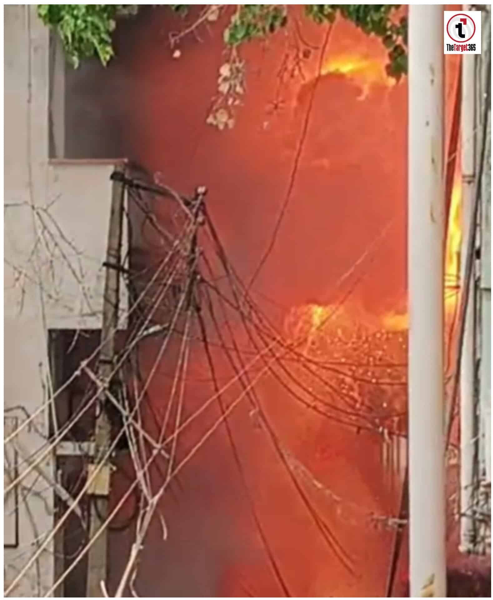 72 घंटे बाद FIR: अंबिकापुर अग्निकांड में मुकेश-प्रवीण अग्रवाल पर केस, अवैध पटाखा भंडारण पर उठे सवाल !