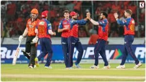 IPL 2026 Controversy : खिलाड़ियों के साथ घूम रहे अनजान लोग, बीसीसीआई सचिव ने दी सख्त चेतावनी