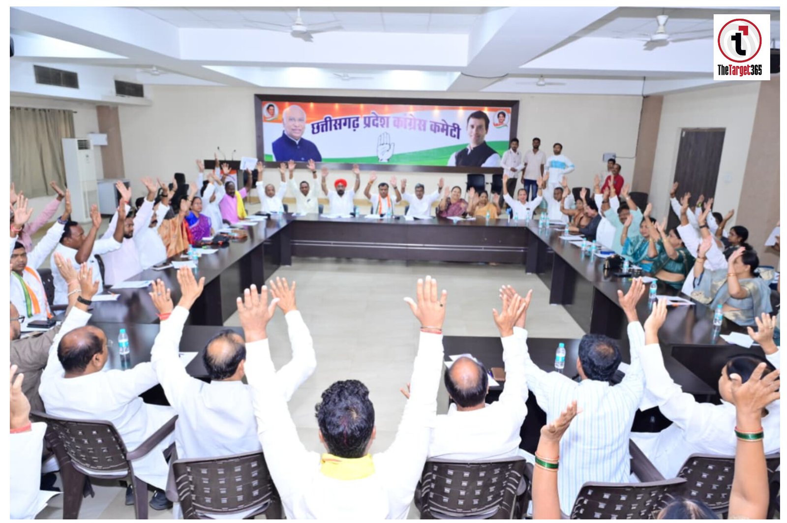 CG Congress : कांग्रेस की आदिवासी नेताओं की बैठक में 12 सूत्रीय राजनीतिक प्रस्ताव पारित, जल-जंगल-जमीन से लेकर आरक्षण और पेसा कानून तक उठी मांग