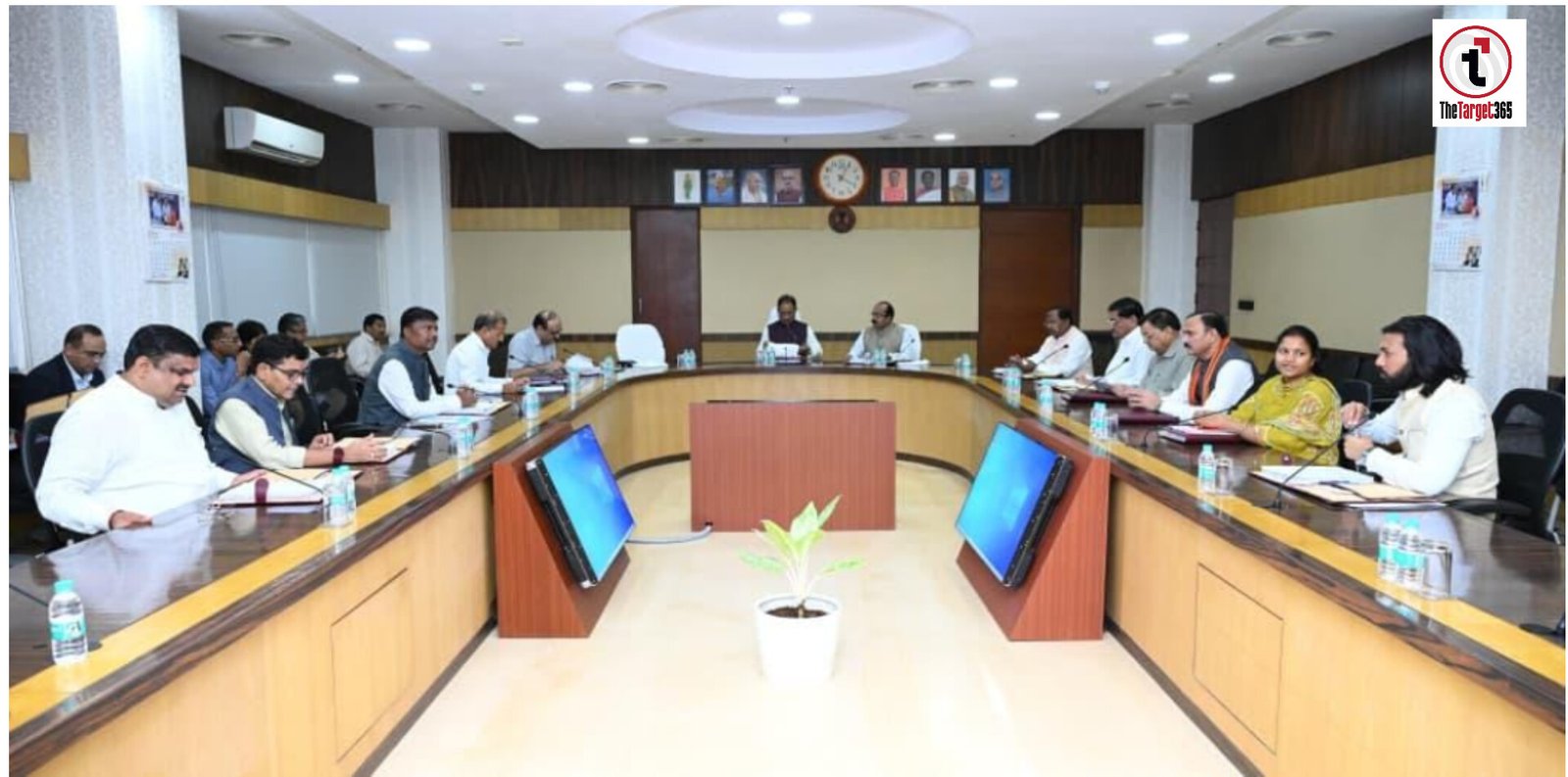 11 big decisions in CG Cabinet : कारोबार होगा आसान, निजी विश्वविद्यालयों के नियम बदलेंगे, बिजली भुगतान से लेकर किरायेदारी कानून तक अहम निर्णय