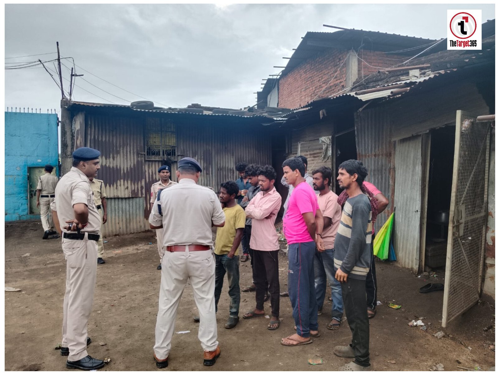 Ambikapur News : शहर में संदिग्ध किरायेदारों की पुलिस ने शुरू की सघन जांच, बाहरी लोगों का होगा सत्यापन