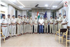 Surguja Police : सरगुजा पुलिस की विवेचना होगी हाईटेक, 102 विवेचकों को मिले स्मार्ट मोबाइल