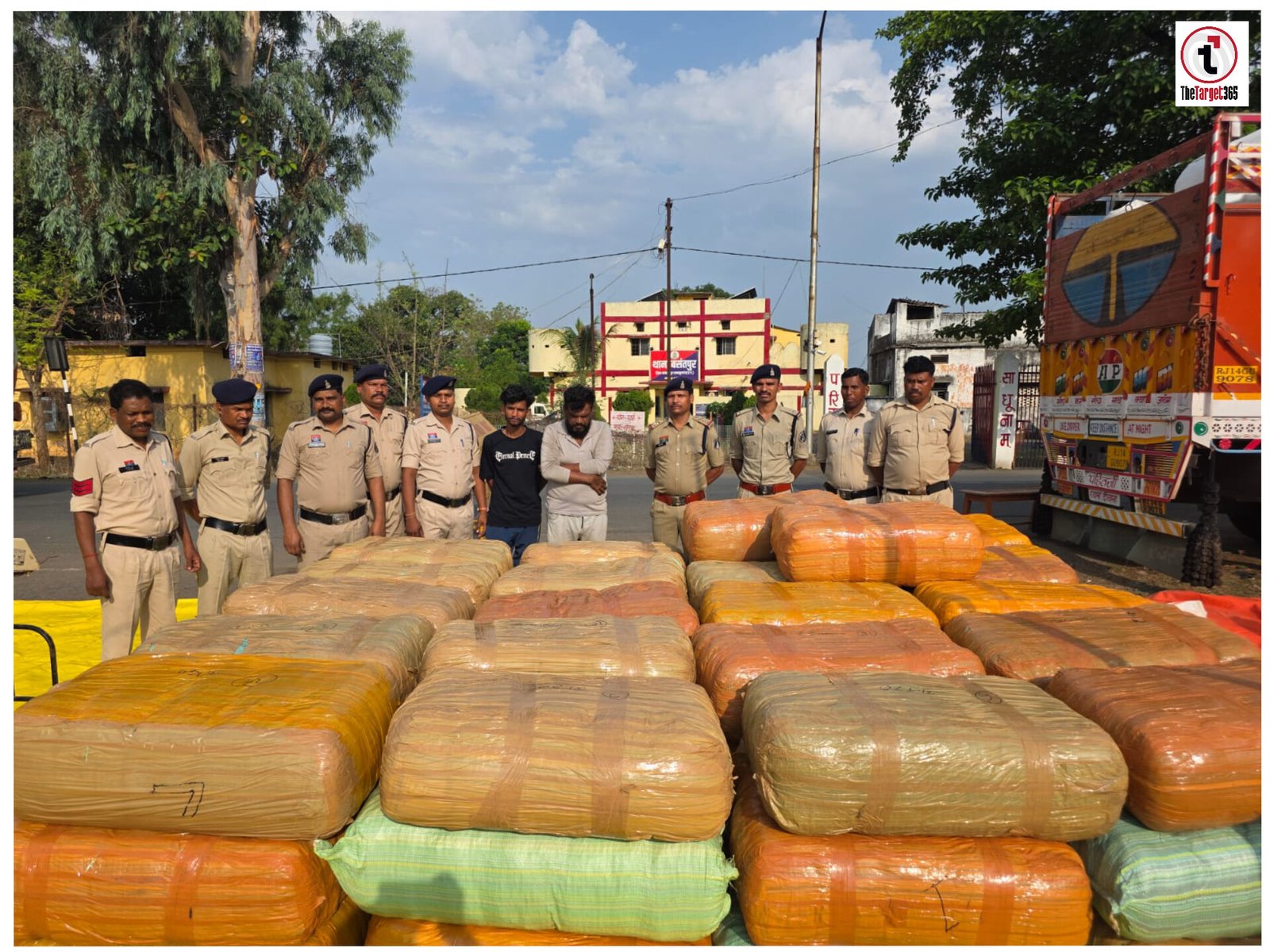 Balrampur News : 16 करोड़ के गांजा तस्करी नेटवर्क पर बड़ा प्रहार, उड़ीसा के 4 और आरोपी गिरफ्तार; अब तक 9 तस्कर सलाखों के पीछे