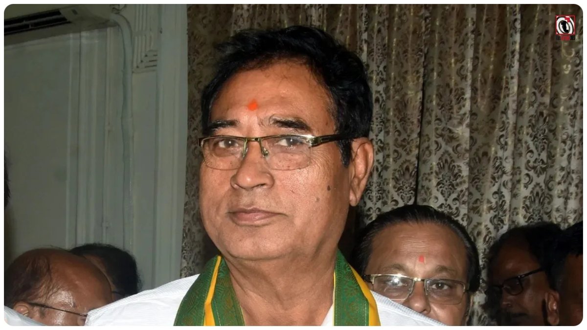 Ananta Maharaj Banga Vibhushan: पश्चिम बंगाल सरकार ने अनंत महाराज को दिए गए बंगा विभूषण सम्मान को वापस लेने का फैसला किया है। यह कार्रवाई नेताजी सुभाष चंद्र बोस को लेकर उनकी कथित विवादित टिप्पणी के बाद हुई। सम्मान वापस लिए जाने के फैसले से बंगाल की राजनीति में नया विवाद खड़ा हो गया है।