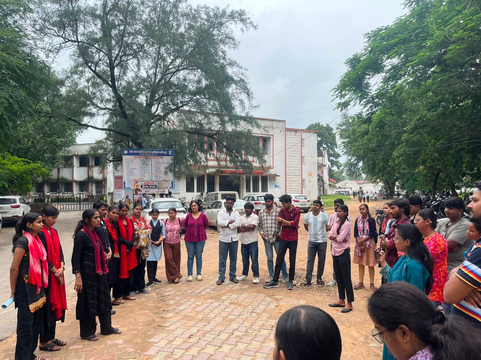 Mental Health Drive: राजीव गांधी पीजी कॉलेज के विद्यार्थियों ने चलाया मानसिक स्वास्थ्य जागरूकता अभियान, नुक्कड़ नाटक से दिया सकारात्मक संदेश