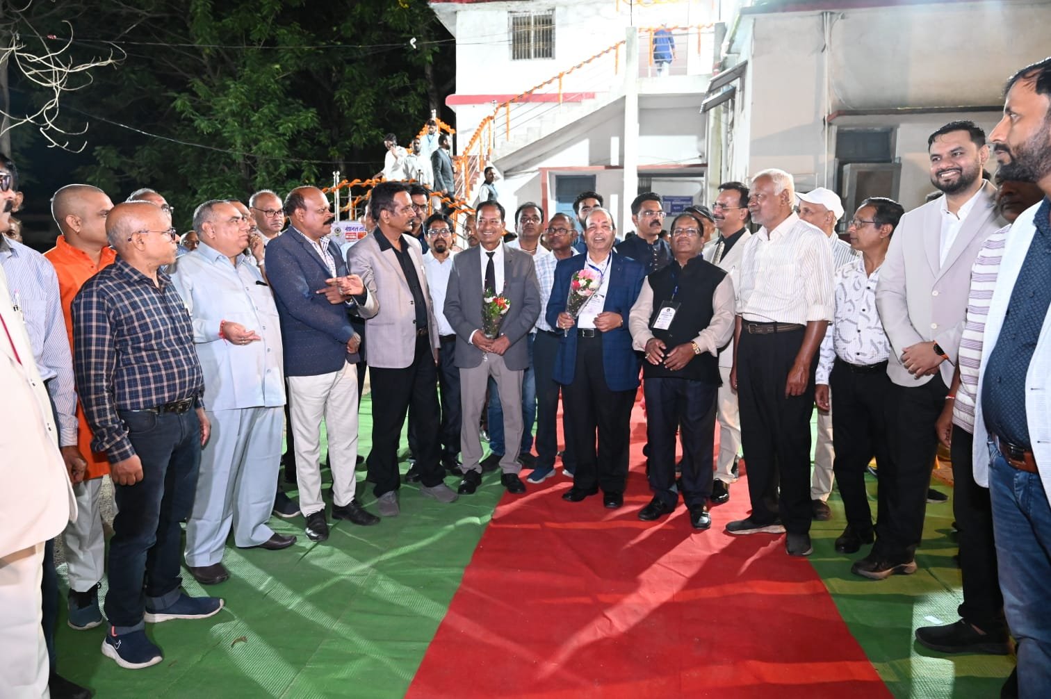 Grand Welcome : मुख्य न्यायाधिपति रमेश सिन्हा का अंबिकापुर में भव्य अभिनंदन, नवीन न्यायालय भवन के शिलान्यास पर अधिवक्ता संघ ने जताया आभार 4 TheTarget365 – देश-दुनिया की हर खबर