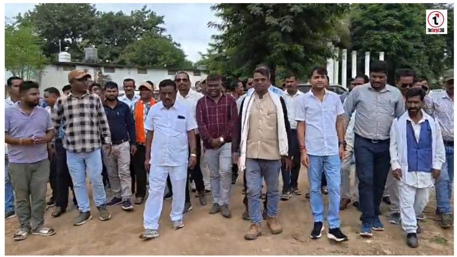 CEO Controversy : सरपंच संघ ने खोला मोर्चा, कलेक्टर को सौंपा ज्ञापन, सात दिन में कार्रवाई नहीं हुई तो धरना-प्रदर्शन की चेतावनी