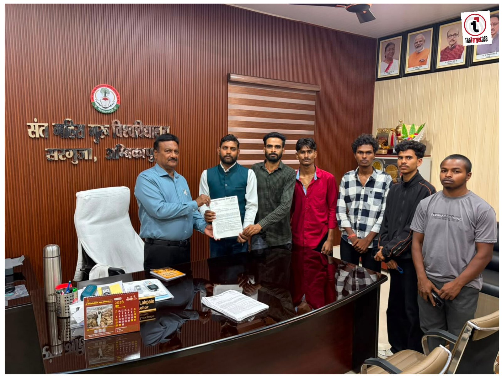 Ambikapur News : विद्यार्थियों का साल बचाने NSUI ने उठाई आवाज, SGGU कुलपति को सौंपा ज्ञापन