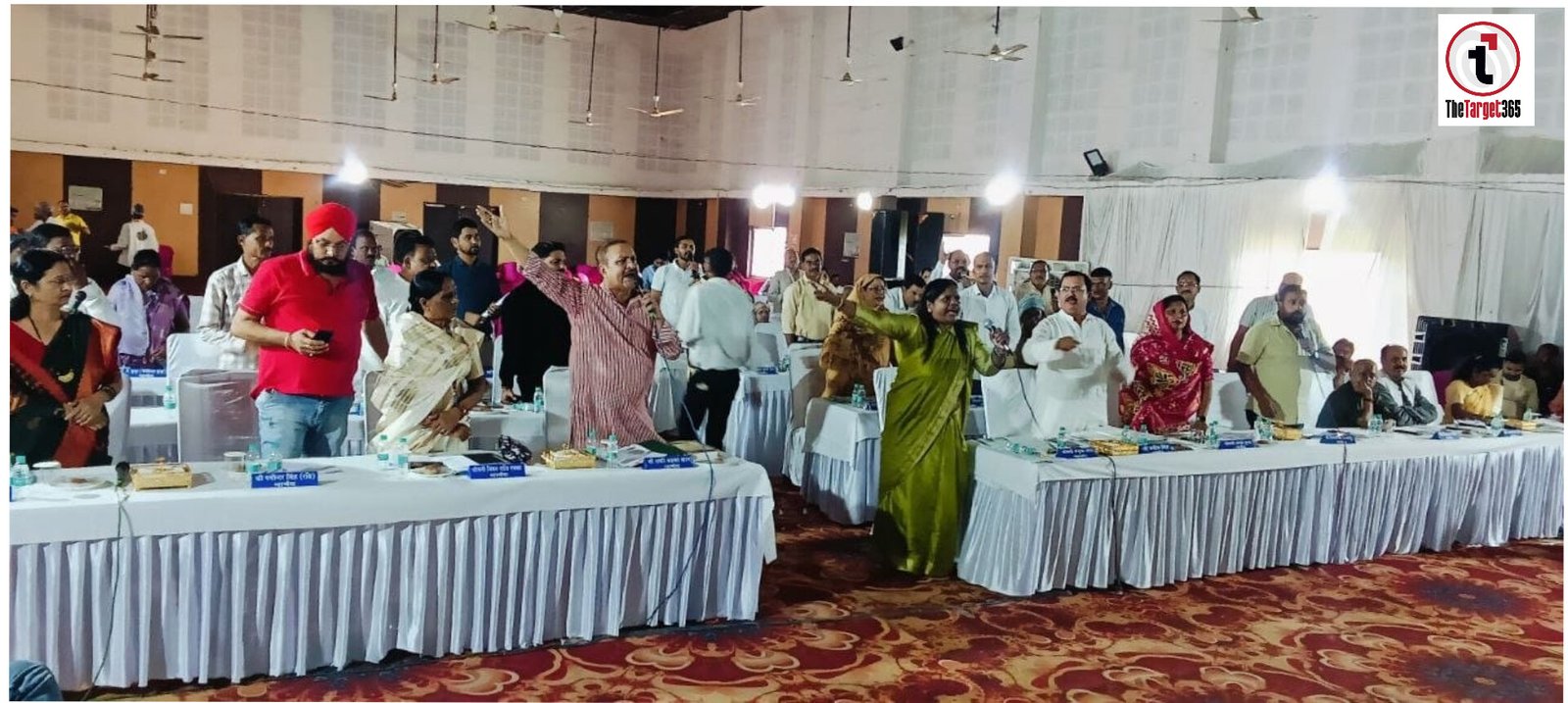 Ambikapur Nagar Nigam : सामान्य सभा में हंगामा, ऑडियो विवाद पर भिड़े सत्ता-विपक्ष; कांग्रेस पार्षदों ने किया सदन का बहिष्कार