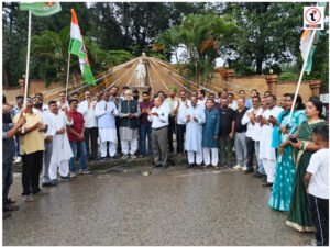 Surguja Congress : खड़गे के अपमान के विरोध में कांग्रेस का प्रदर्शन, गांधी चौक तक निकाली रैली
