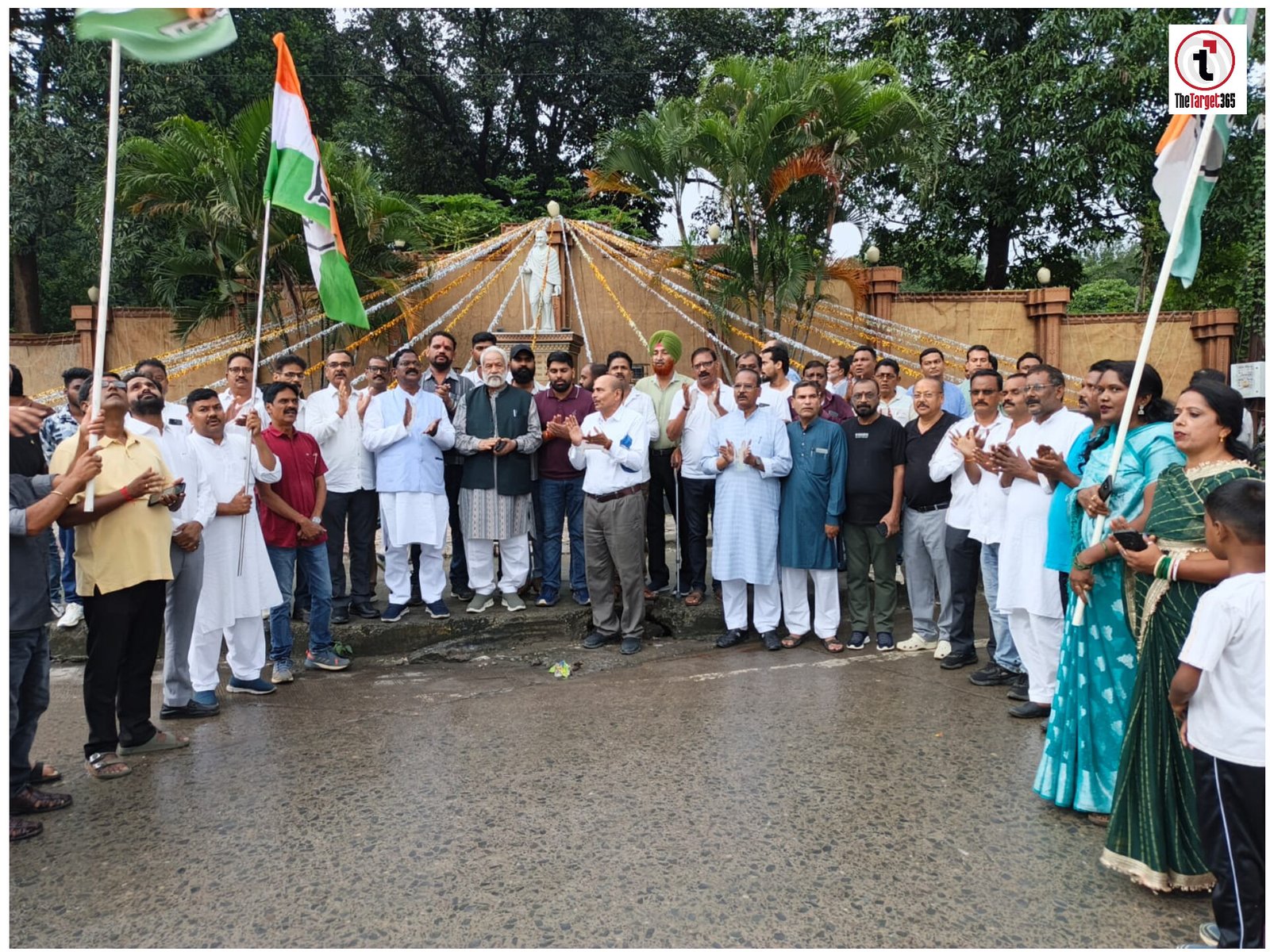 Surguja Congress : खड़गे के अपमान के विरोध में कांग्रेस का प्रदर्शन, गांधी चौक तक निकाली रैली
