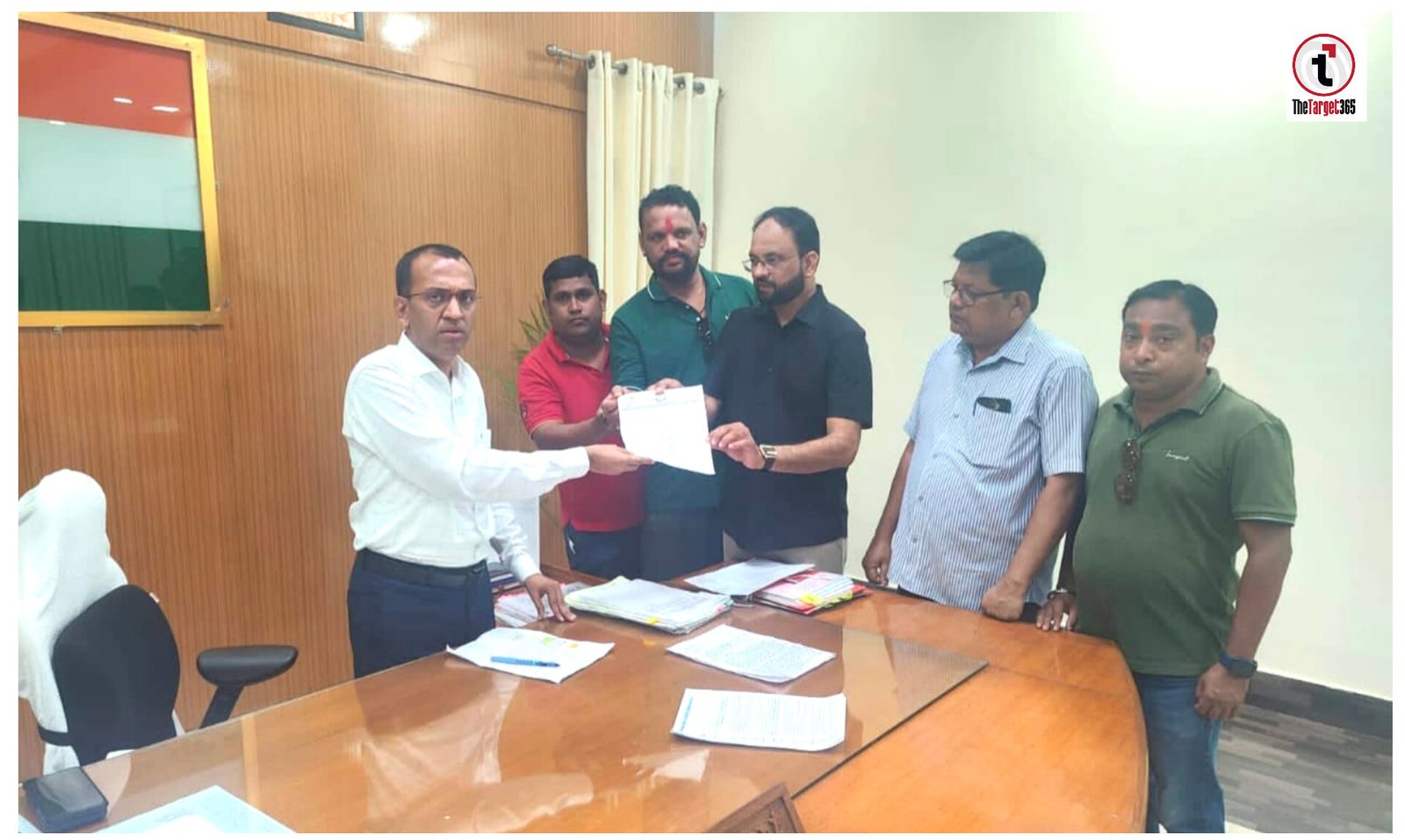 Ambikapur News : नजूल पट्टा नवीनीकरण सरल करने और लहपटरा टोल में राहत की मांग, कांग्रेस ने कलेक्टर को सौंपा ज्ञापन