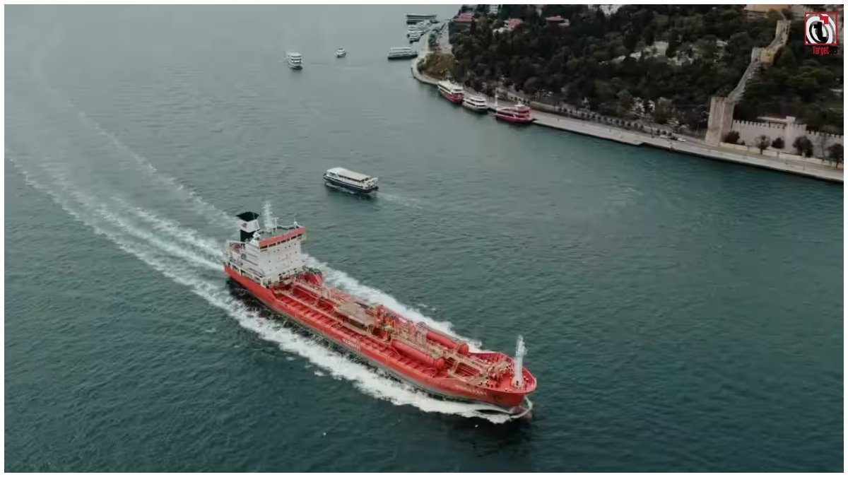 Iranian Warship vs Indian Tanker