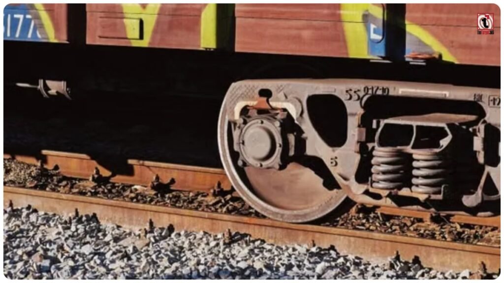 Jharkhand Train Accident: मालगाड़ी के 11 कोच पटरी से उतरे, यातायात प्रभावित; मौके पर पहुंची रेस्क्यू टीम