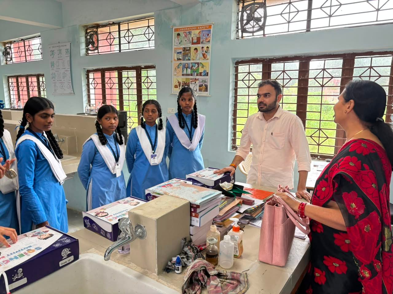 Ambikapur News : नवोदय विद्यालय पहुंचे खालिबा स्कूल के 40 विद्यार्थी, 3D प्रिंटिंग और अटल टिंकरिंग लैब ने खींचा ध्यान 2 TheTarget365 – देश-दुनिया की हर खबर