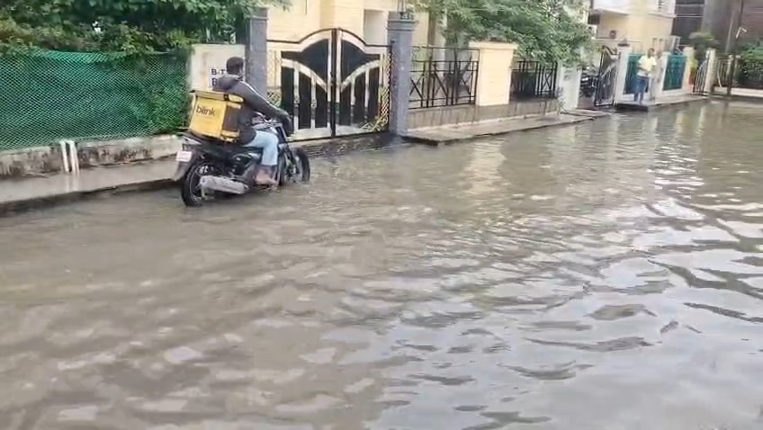 Ambikapur News : चार दिन की बारिश बनी आफत, कुंडला सिटी पानी-पानी; हर साल की तरह इस बार भी ड्रेनेज सिस्टम फेल 2 TheTarget365 – देश-दुनिया की हर खबर