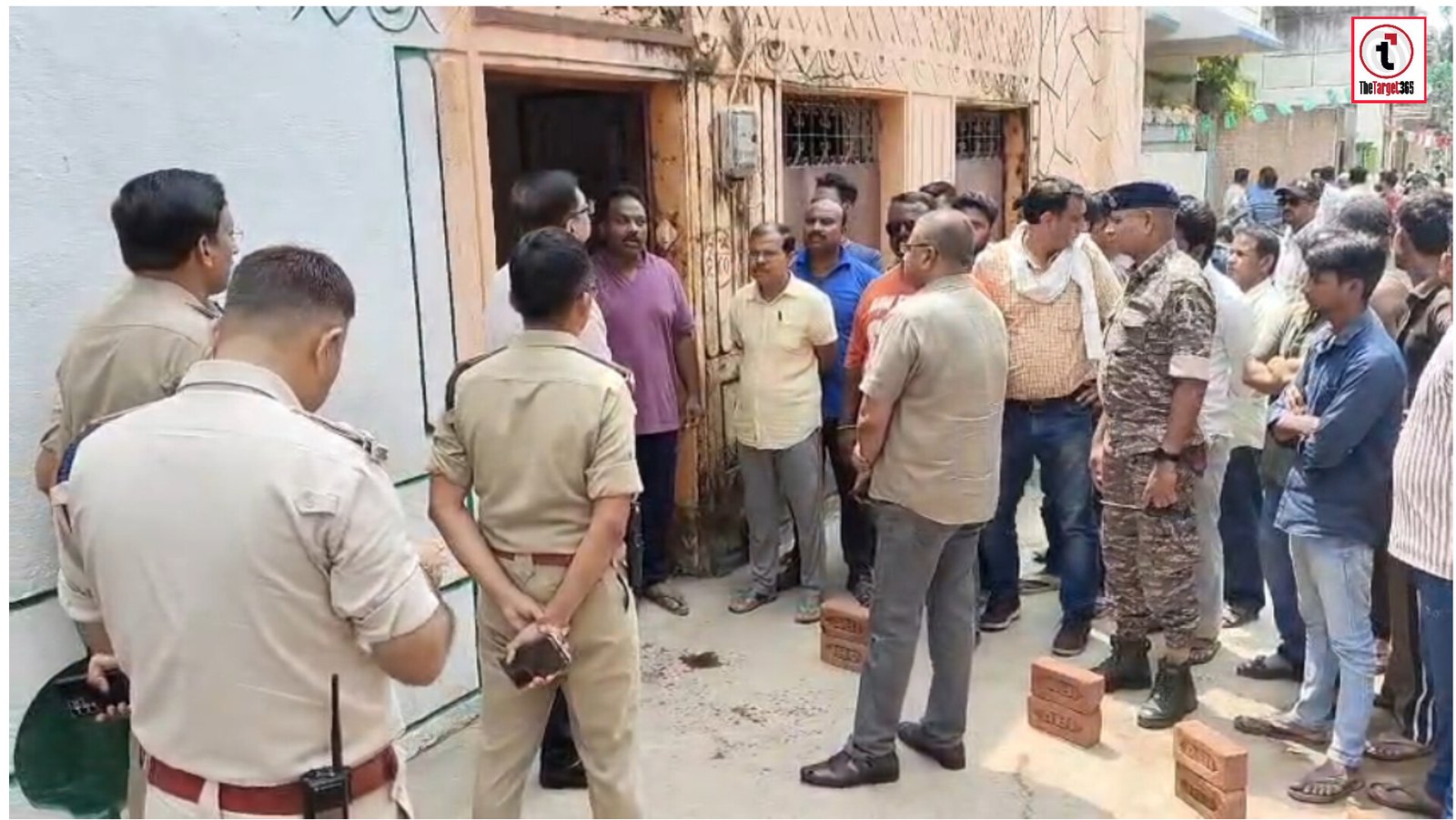 Ambikapur News : अंबिकापुर में दिनदहाड़े अधेड़ पर चाकू से हमला, घर के अंदर विवाद के बाद तीन बार किया वार