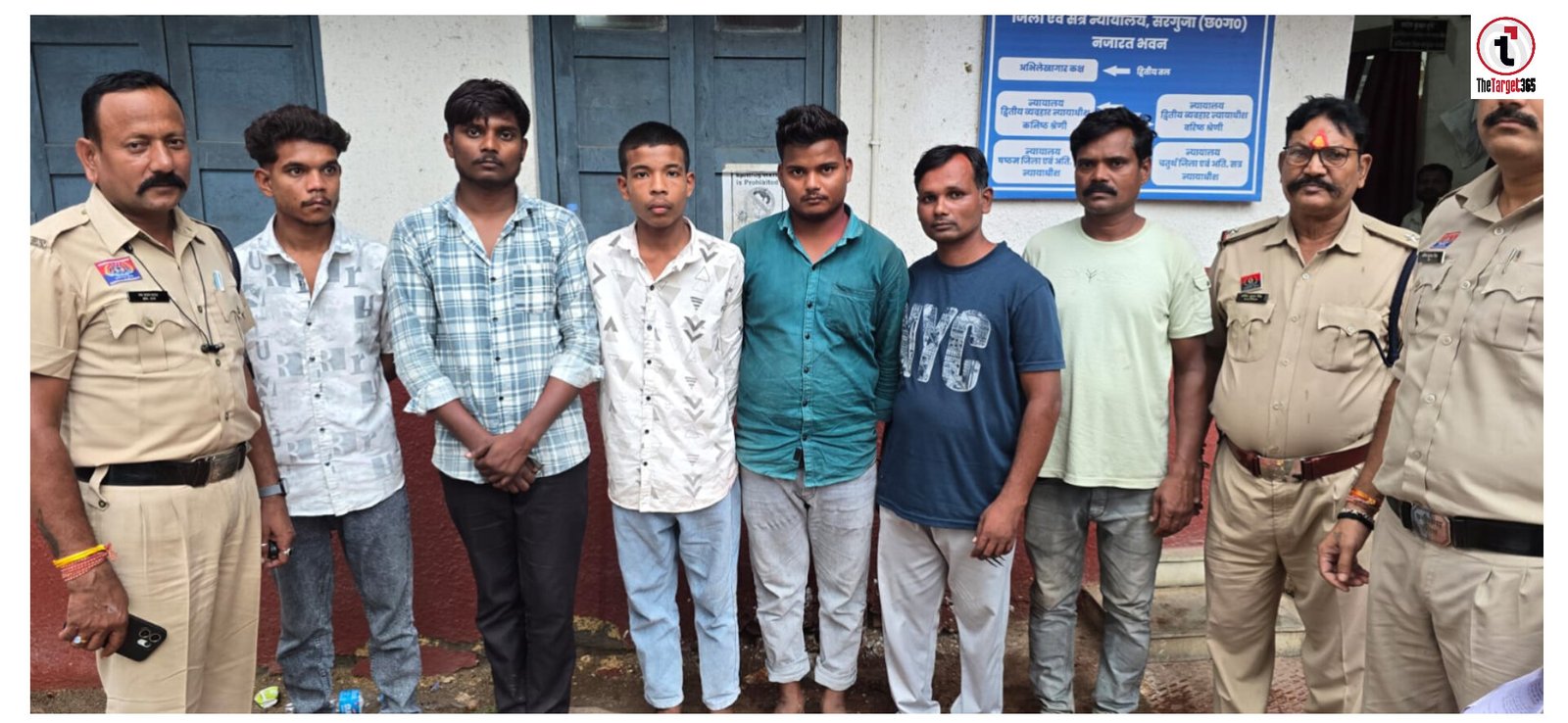Ambikapur News : गणेश विसर्जन के दौरान हंगामा, प्रशिक्षु DSP की गाड़ी में तोड़फोड़; 6 आरोपी गिरफ्तार
