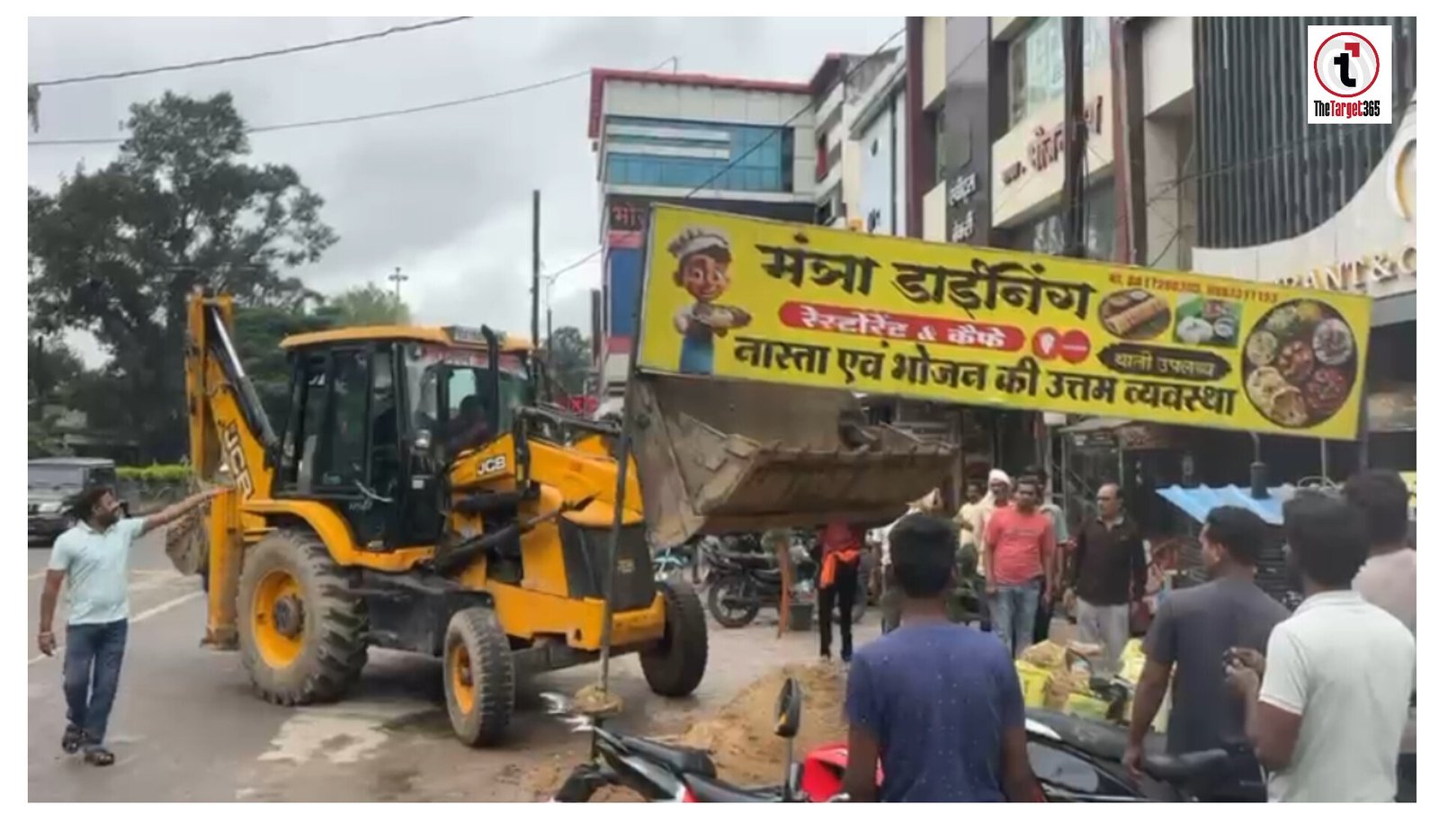 Ambikapur News : नो-वेंडिंग जोन में सामान रखने वालों पर नगर निगम की कार्रवाई, बोर्ड और ठेले जब्त