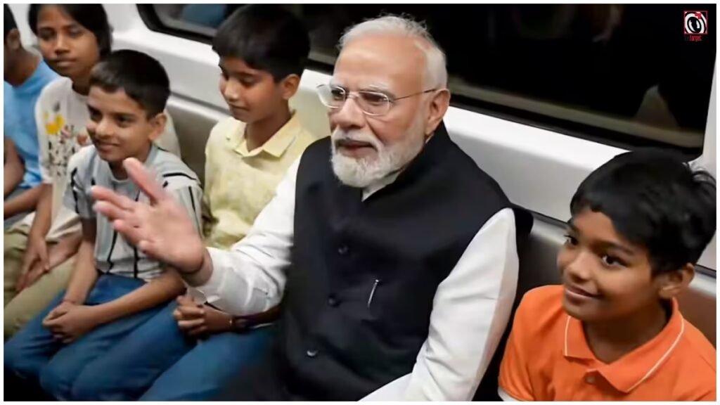 PM Modi Metro Ride: SRCC शताब्दी समारोह में पहुंचे मोदी, छात्रों संग मेट्रो में सफर किया