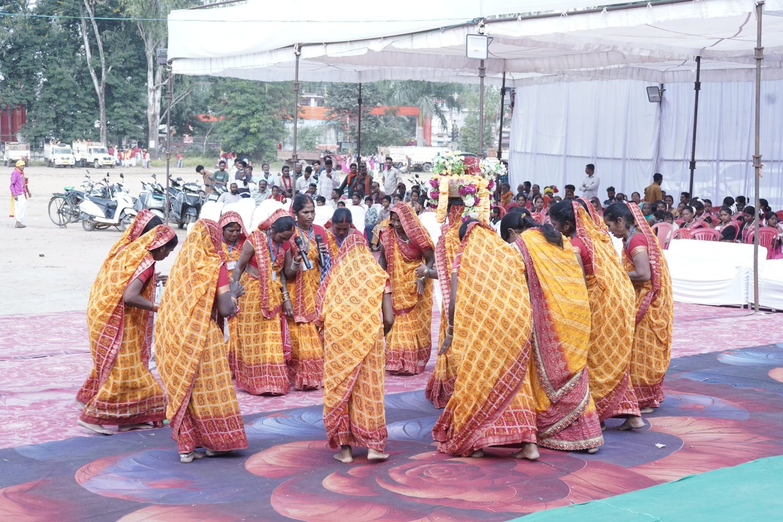 Ambikapur News : अम्बिकापुर की लोक नृत्य प्रतियोगिता में कौन बना विजेता? जानिए दोनों वर्गों के परिणाम 2 TheTarget365 – देश-दुनिया की हर खबर