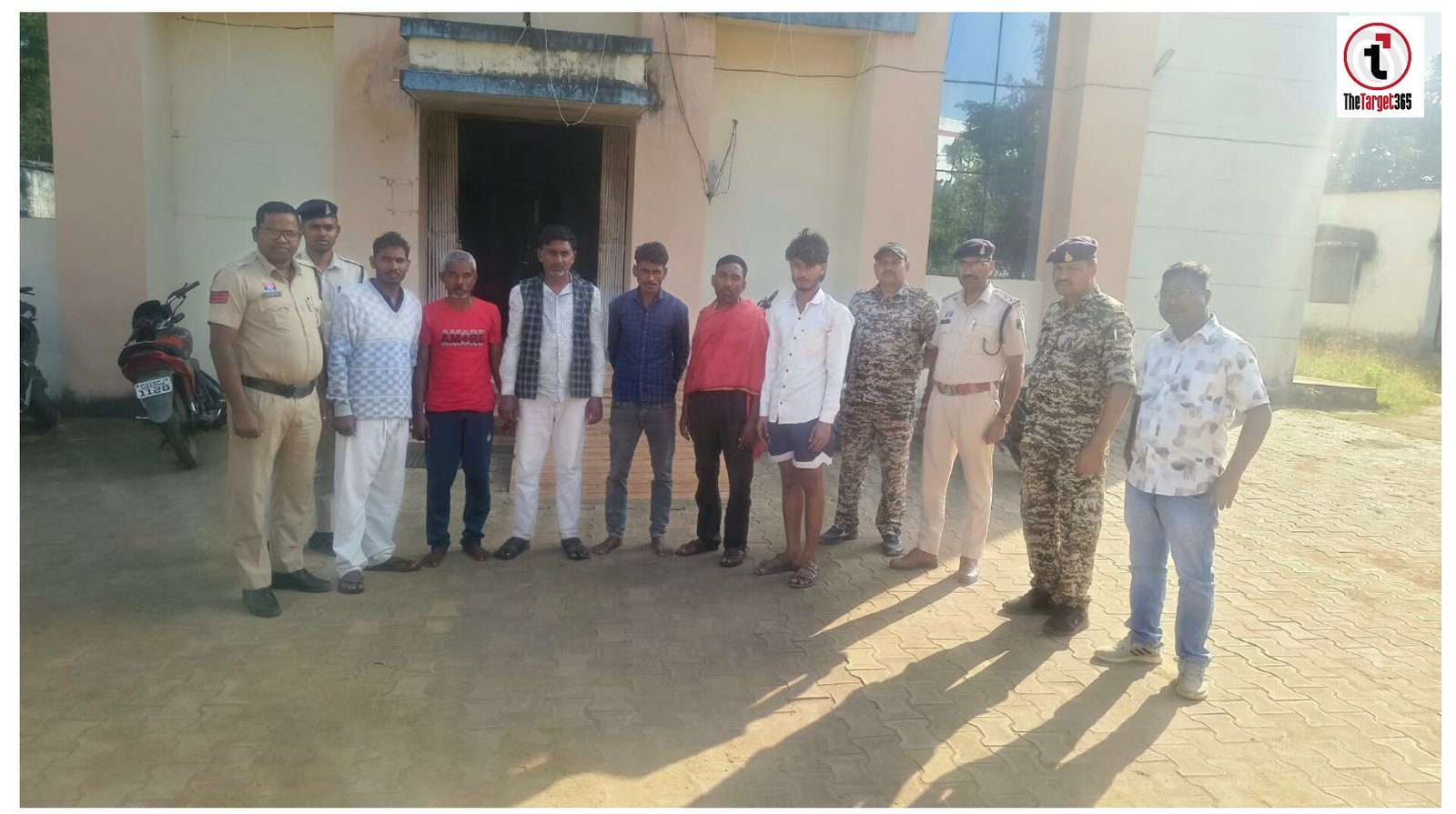 Surajpur News : महिला की मौत के बाद बवाल, क्रेशर प्लांट और मशीनों में आगजनी के मामले में 6 गिरफ्तार