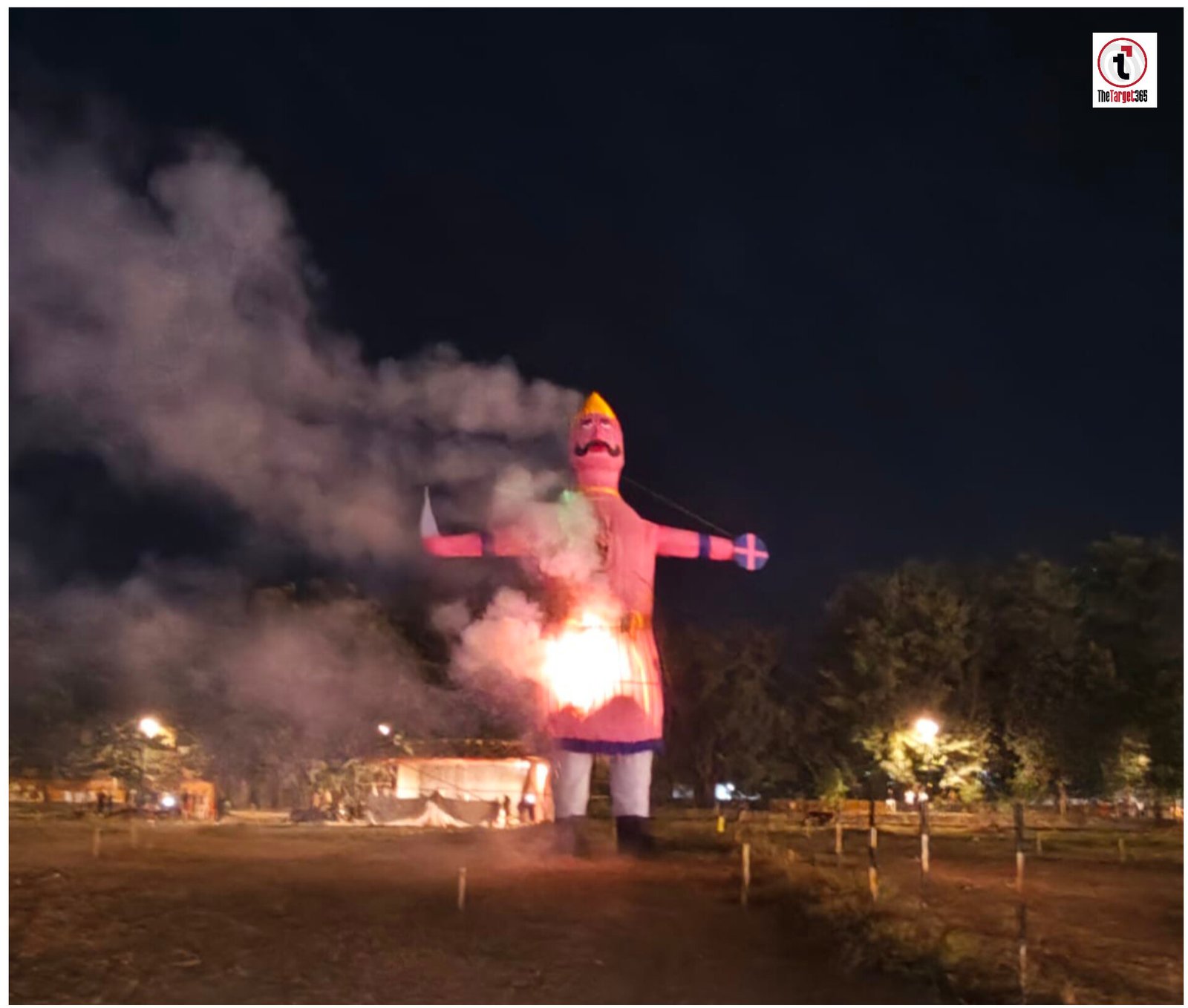 Ambikapur News : अंबिकापुर में 80 फीट के रावण का दहन, भव्य शोभायात्रा के साथ विजयादशमी महोत्सव संपन्न