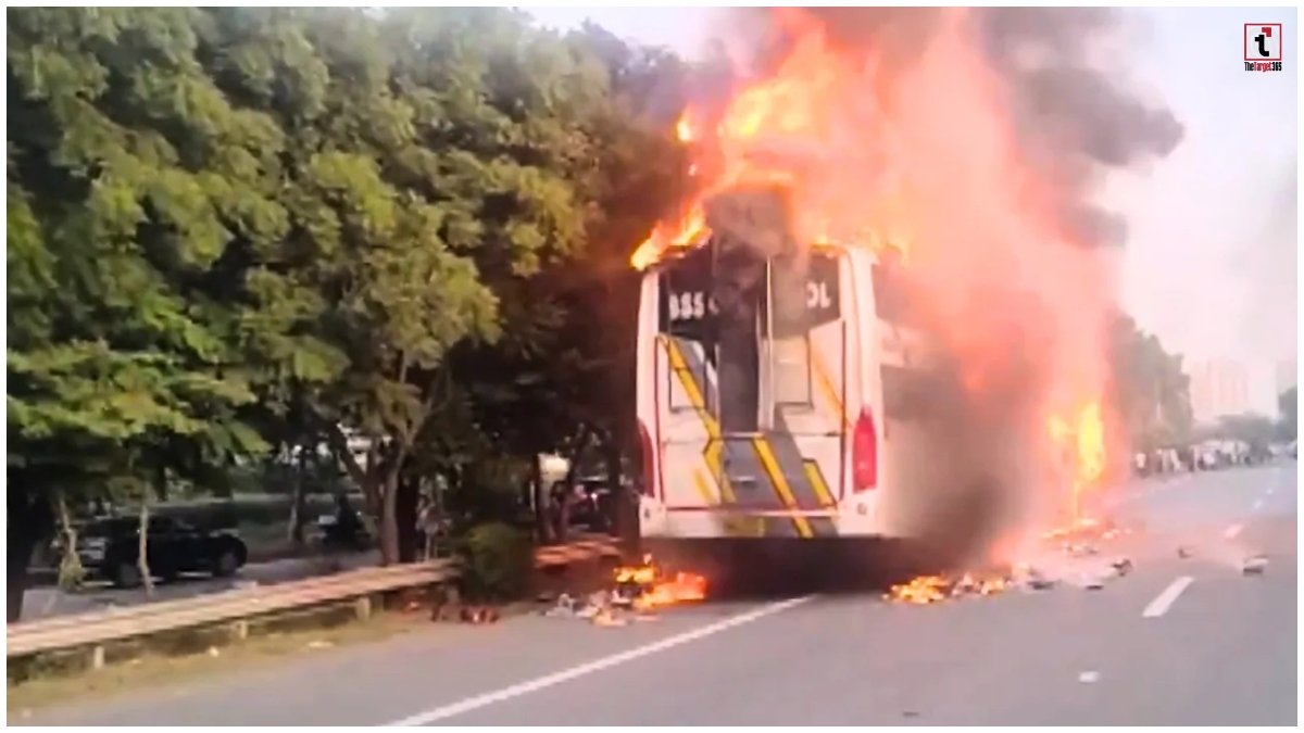Noida Bus Fire