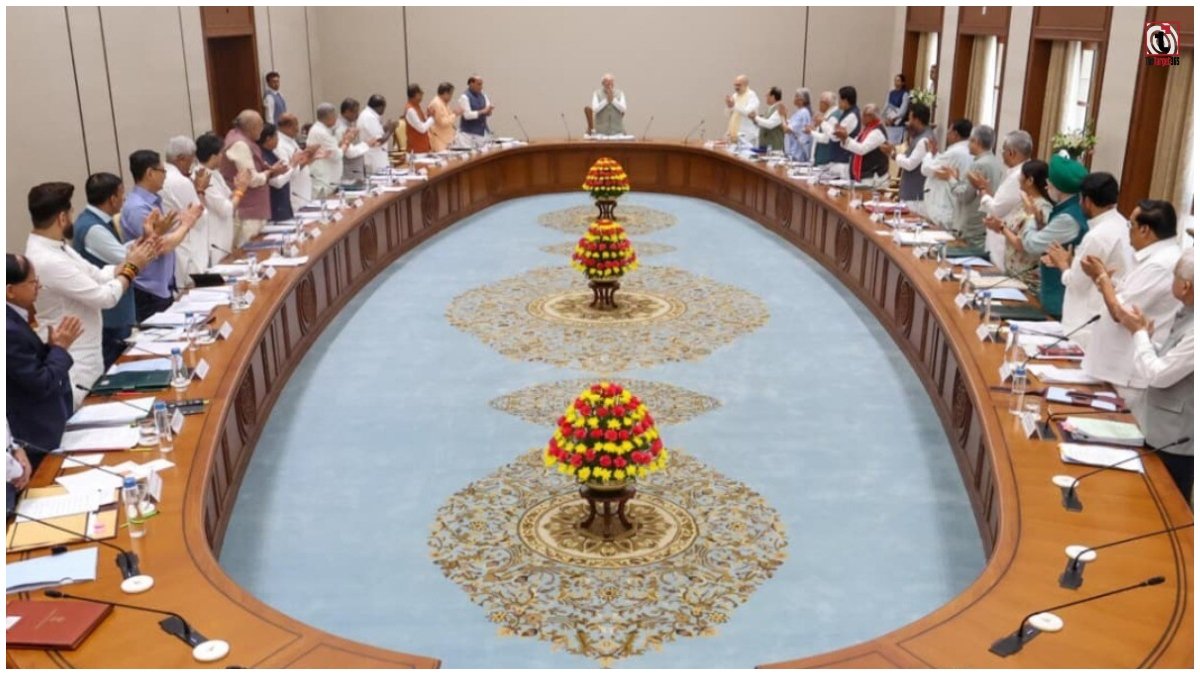 PM Modi Standing Ovation