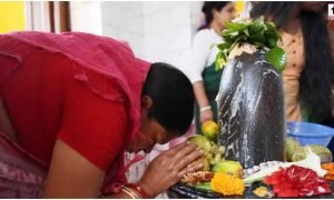 Clapping In Front Of Shivling