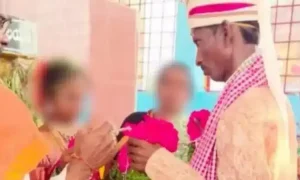 Telangana teacher marriage : तेलंगाना में 40 वर्षीय टीचर ने 13 साल की छात्रा से की शादी, सोशल मीडिया पर फोटो वायरल होने के बाद केस दर्ज