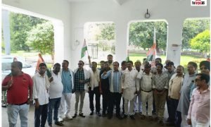 Farm Crisis : खाद संकट, महंगी बिजली और डीजल उपलब्धता को लेकर किसान कांग्रेस का प्रदर्शन, मुख्यमंत्री के नाम सौंपा 9 सूत्रीय ज्ञापन