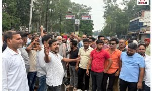 Congress Protest : बिजली दरों में बढ़ोतरी के विरोध में कांग्रेस का प्रदर्शन, मुख्यमंत्री का पुतला दहन