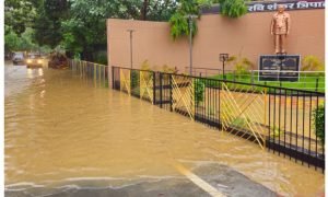 Rain Chaos : अंबिकापुर में बारिश ने खोली शहर की तैयारियों की पोल, एक घंटे की झमाझम बरसात में कई इलाके जलमग्न