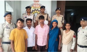 Surajpur Crime : मां से मारपीट का बदला लेने बेटे ने की पिता की हत्या, बोरी में शव भरकर फेंका; मां, मौसा और दोस्त भी गिरफ्तार