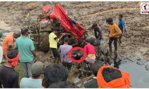 Ambikapur News : खेत की जुताई के दौरान दर्दनाक हादसा, ट्रैक्टर पलटने से 26 वर्षीय चालक की मौत, गांव में पसरा मातम
