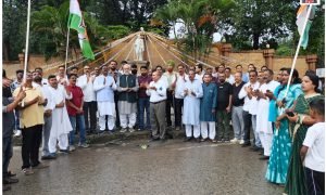 Surguja Congress : खड़गे के अपमान के विरोध में कांग्रेस का प्रदर्शन, गांधी चौक तक निकाली रैली