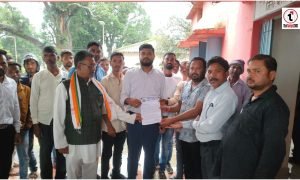 Balrampur News : जमीरापाठ में रोजगार पर घमासान: 30-32 खातेदार, फिर 100 से अधिक दावेदार कैसे?