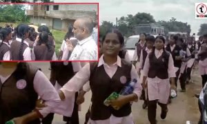 Student Protest : 30 किलोमीटर पैदल कलेक्टर से शिकायत करने निकलीं एकलव्य स्कूल की छात्राएं, हॉस्टल की बदहाली और प्रिंसिपल के खिलाफ खोला मोर्चा