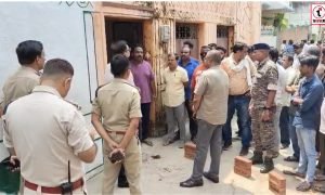Ambikapur News : अंबिकापुर में दिनदहाड़े अधेड़ पर चाकू से हमला, घर के अंदर विवाद के बाद तीन बार किया वार