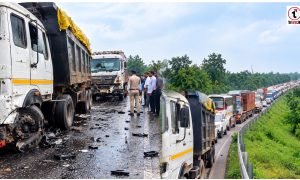 Highway Crash Jam : खराब ट्रेलर से भिड़े दो वाहन, चार घंटे जाम रहा अंबिकापुर-बिलासपुर मार्ग
