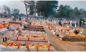 Cemetery Dispute Ambikapur : कब्रिस्तान में दूसरे समुदाय के शव दफनाने को लेकर विवाद, रोमन कैथोलिक समुदाय ने कलेक्टर से की जांच की मांग