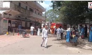 Ambikapur News : जिला न्यायालय परिसर में आग लगने से मचा हड़कंप, दमकल की टीम ने पाया काबू