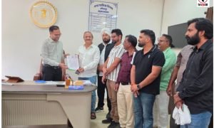 Ambikapur News : बदहाल सड़कों और सफाई व्यवस्था पर कांग्रेस ने उठाए सवाल, निगम आयुक्त को सौंपा ज्ञापन
