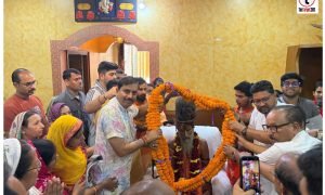 Ambikapur News : अंबिकापुर पहुंचे सद्गुरु श्री रितेश्वर जी महाराज, देवेश्वर कॉलोनी में किया रात्रि विश्राम