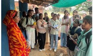 Youth Leadership : ग्रामीण विकास और पंचायत व्यवस्था को करीब से समझने कुन्नी पहुंचे महाविद्यालय के विद्यार्थी