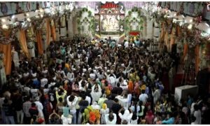 Krishna Janmashtami Live: नंद घर आनंद भयो… जन्मे कान्हा, देशभर में कृष्ण जन्माष्टमी की धूम