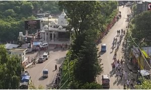 Vaishno Devi Fire : श्रद्धालुओं के लिए बने हेलीपैड टर्मिनल में आग, टिकट काउंटर तक पहुंची लपटें